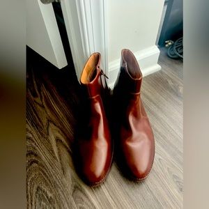 Like new women’s size 7.5 fitflop ankle boots